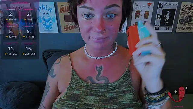 Snapshot of EllieOz chatting on June 9, 5:03 pm EllieOz online show from June 9, 5:03 pm