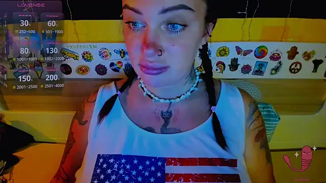 Snapshot of EllieOz chatting on October 9, 5:57 pm EllieOz online show from October 9, 5:57 pm