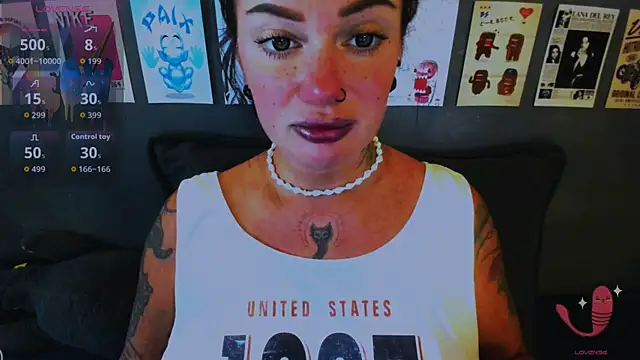 EllieOz online show from April 18, 2:41 pm