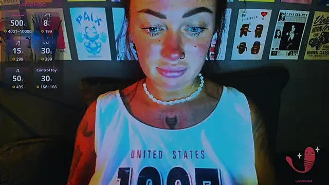 EllieOz online show from April 8, 5:03 pm