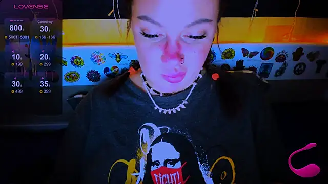 Snapshot of EllieOz chatting on March 22, 7:53 pm EllieOz online show from March 22, 7:53 pm