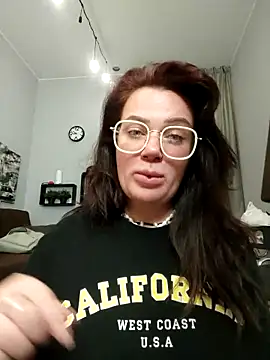 Snapshot of EllieOz chatting on September 30, 5:52 pm EllieOz online show from September 30, 5:52 pm