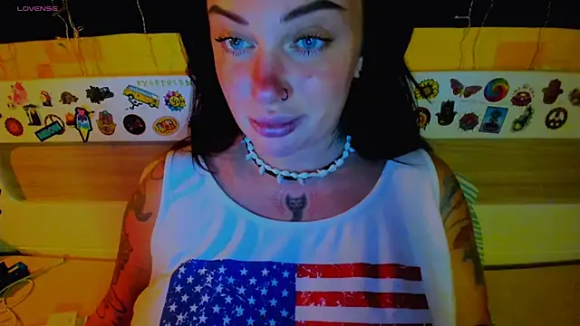 Snapshot of EllieOz chatting on October 20, 4:40 pm EllieOz online show from October 20, 4:40 pm