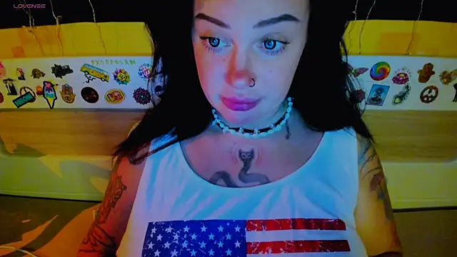 Snapshot of EllieOz chatting on November 4, 3:05 pm EllieOz online show from November 4, 3:05 pm