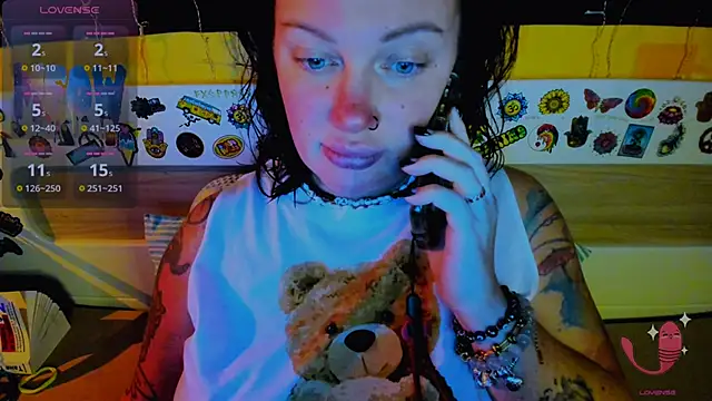 Snapshot of EllieOz chatting on November 20, 5:57 pm EllieOz online show from November 20, 5:57 pm