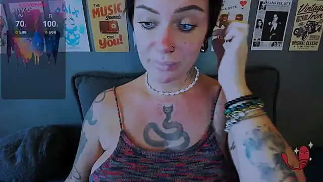 Snapshot of EllieOz chatting on July 15, 3:08 pm EllieOz online show from July 15, 3:08 pm