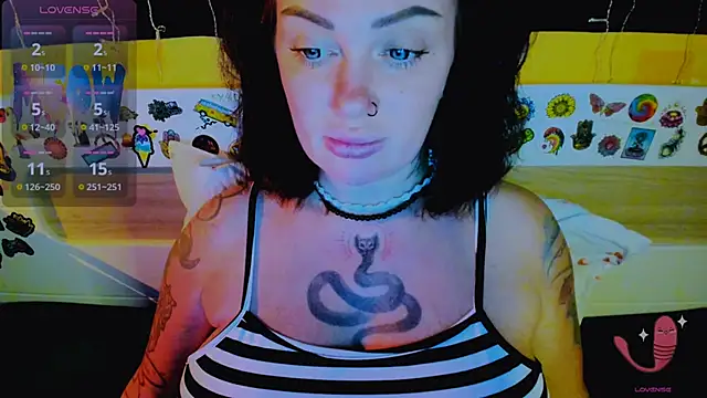 Snapshot of EllieOz chatting on November 25, 5:46 pm EllieOz online show from November 25, 5:46 pm