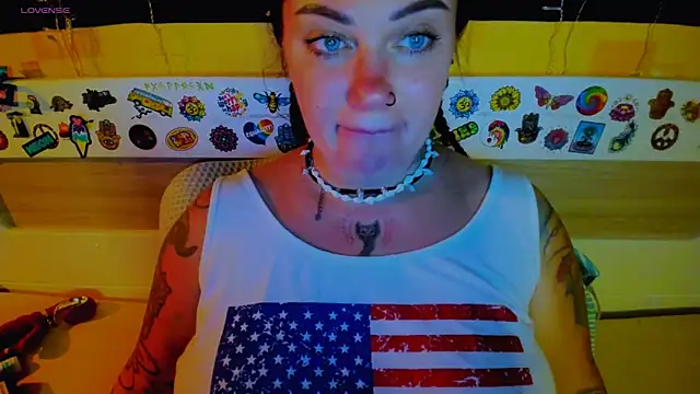 Snapshot of EllieOz chatting on October 5, 6:42 pm EllieOz online show from October 5, 6:42 pm