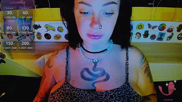 Snapshot of EllieOz chatting on November 29, 3:23 pm EllieOz online show from November 29, 3:23 pm