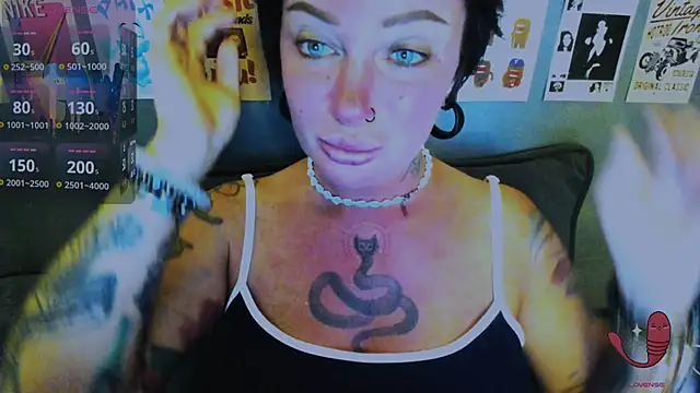 EllieOz online show from May 11, 6:05 pm