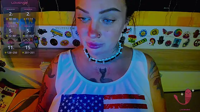 Snapshot of EllieOz chatting on November 14, 3:26 pm EllieOz online show from November 14, 3:26 pm