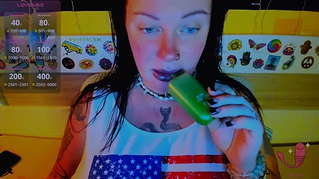 Snapshot of EllieOz chatting on October 12, 3:57 pm EllieOz online show from October 12, 3:57 pm