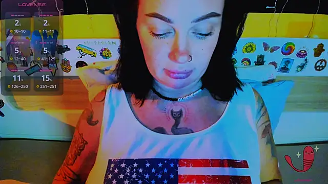 Snapshot of EllieOz chatting on December 5, 5:55 pm EllieOz online show from December 5, 5:55 pm