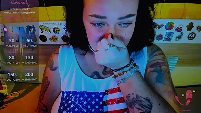 Snapshot of EllieOz chatting on November 21, 8:41 pm EllieOz online show from November 21, 8:41 pm