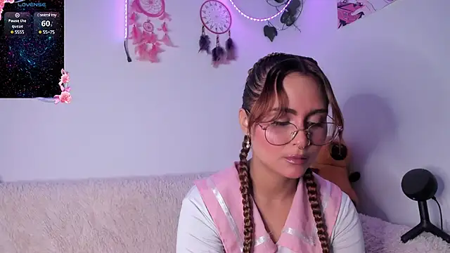 Violette-Ramirez01 online show from March 14, 11:22 pm
