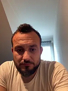 Snapshot of cosmin9000 chatting on October 12, 10:27 am cosmin9000 online show from October 12, 10:27 am