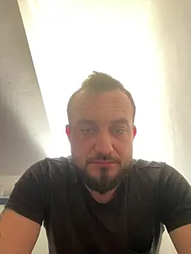 Snapshot of cosmin9000 chatting on June 14, 7:42 am cosmin9000 online show from June 14, 7:42 am