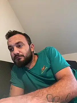 Snapshot of cosmin9000 chatting on October 25, 6:45 am cosmin9000 online show from October 25, 6:45 am