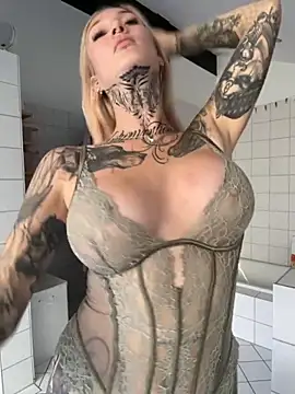 Snapshot of Stella-Kink chatting on September 15, 2:28 pm Stella-Kink online show from September 15, 2:28 pm