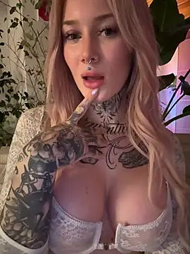 Snapshot of Stella-Kink chatting on February 22, 10:40 am Stella-Kink online show from February 22, 10:40 am