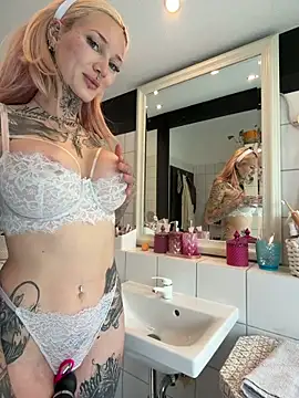 Snapshot of Stella-Kink chatting on May 3, 1:04 pm Stella-Kink online show from May 3, 1:04 pm