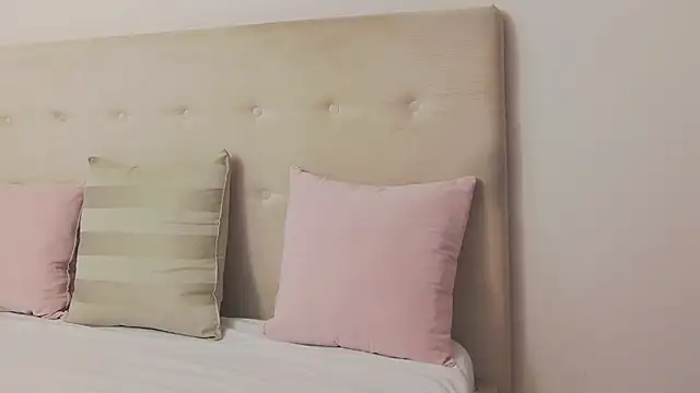 Snapshot of CassieHilton chatting on October 31, 7:43 pm CassieHilton online show from October 31, 7:43 pm