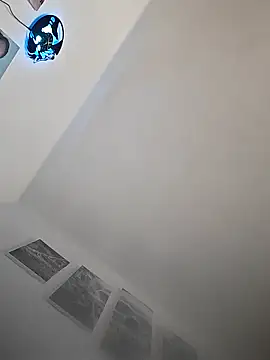 LauraBaby online show from March 25, 3:00 pm