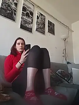 LauraBaby online show from April 8, 11:01 am