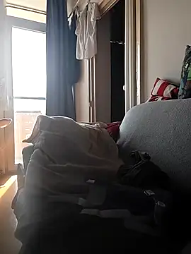 LauraBaby online show from April 3, 9:05 am