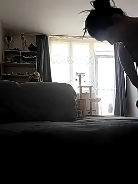 LauraBaby online show from March 13, 9:58 am