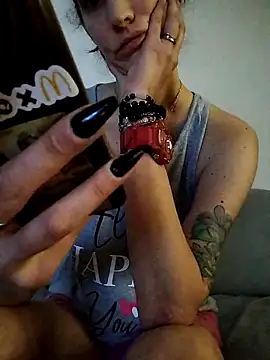 Snapshot of LauraBaby chatting on November 30, 1:45 pm LauraBaby online show from November 30, 1:45 pm