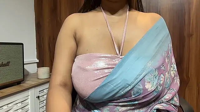 Snapshot of julie_08 chatting on January 5, 6:22 pm julie 08 online show from January 5, 6:22 pm