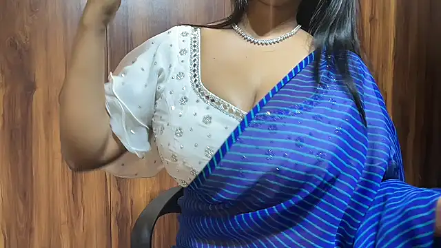 julie 08 online show from December 3, 7:24 pm