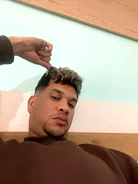dariusbasil online show from December 3, 9:17 am
