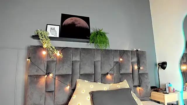 nahomi campbell online show from April 7, 8:43 pm