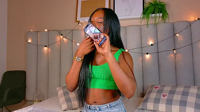 nahomi campbell online show from November 17, 7:40 pm