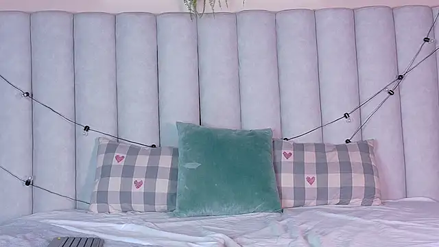 nahomi campbell online show from February 17, 7:44 pm