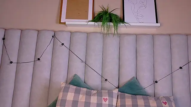 nahomi campbell online show from April 9, 8:26 pm