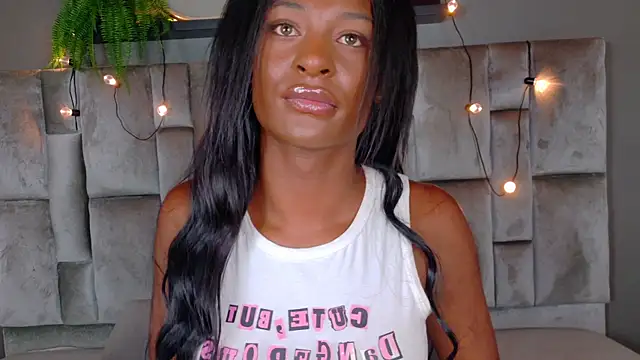 Snapshot of nahomi_campbell chatting on July 10, 8:31 pm nahomi campbell online show from July 10, 8:31 pm