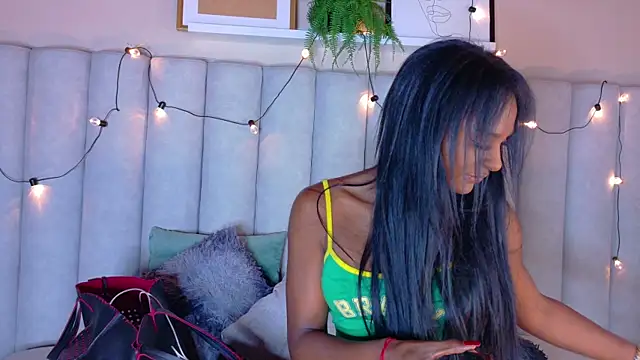 Snapshot of nahomi_campbell chatting on June 25, 11:54 pm nahomi campbell online show from June 25, 11:54 pm