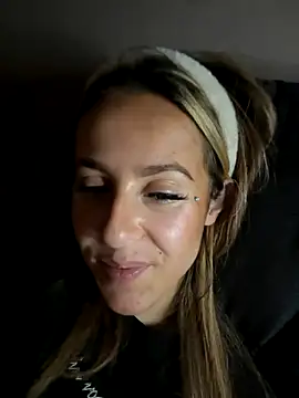 Snapshot of Miss_emilee chatting on December 2, 12:58 am Miss emilee online show from December 2, 12:58 am