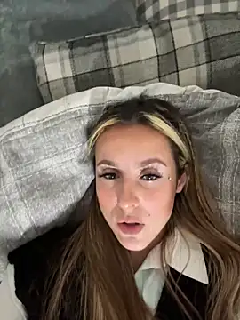 Snapshot of Miss_emilee chatting on January 20, 3:28 pm Miss emilee online show from January 20, 3:28 pm