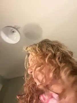 Snapshot of Miss_emilee chatting on February 22, 9:48 pm Miss emilee online show from February 22, 9:48 pm