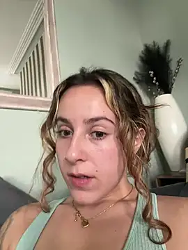 Snapshot of Miss_emilee chatting on March 7, 1:40 pm Miss emilee online show from March 7, 1:40 pm