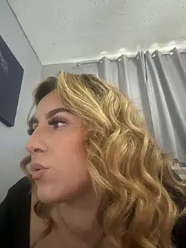 Snapshot of Miss_emilee chatting on October 9, 12:06 pm Miss emilee online show from October 9, 12:06 pm