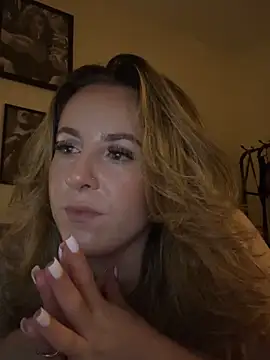 Snapshot of Miss_emilee chatting on December 17, 10:48 pm Miss emilee online show from December 17, 10:48 pm