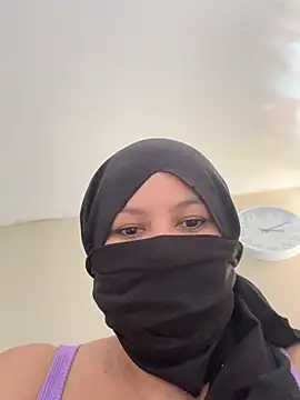 Snapshot of Amina_hafsa chatting on July 15, 6:48 pm Amina hafsa online show from July 15, 6:48 pm
