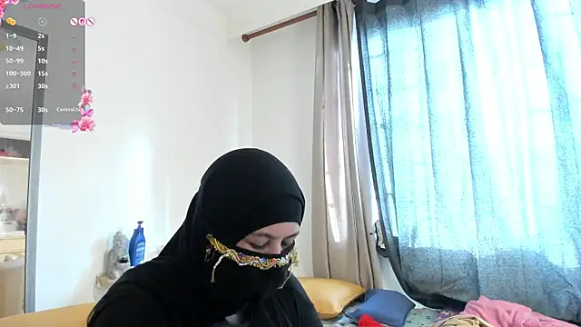 Snapshot of Amina_hafsa chatting on June 12, 9:23 pm Amina hafsa online show from June 12, 9:23 pm