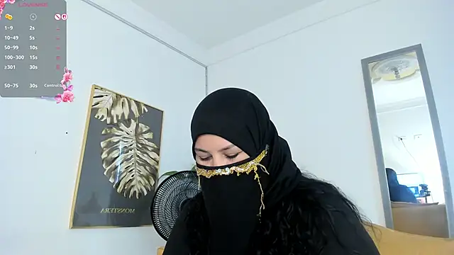 Snapshot of Amina_hafsa chatting on June 19, 8:36 pm Amina hafsa online show from June 19, 8:36 pm