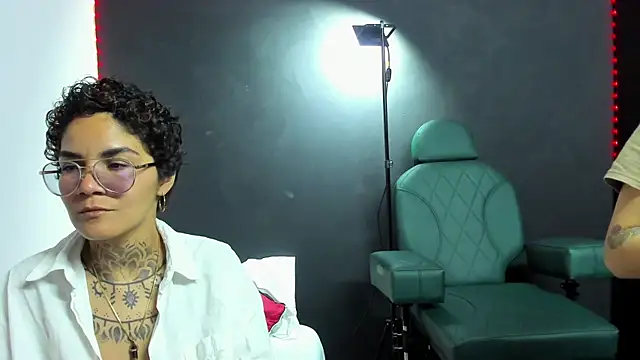 Snapshot of anaroman01 chatting on November 15, 2:37 am anaroman01 online show from November 15, 2:37 am